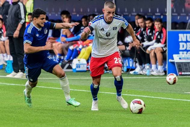 Miro Muheim HSV 10 Mohamed Elyounoussi Copenhagen Germany, Hamburg, Volksparkstadion, soccer, Bundesliga 1, friendly, Hamburger SV FC Copenhagen