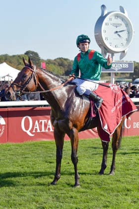 October 4, 2026, Longchamp, Paris, FRA Daryz with Mickael Barzalona aboard after winning the Qatar Prix de l Arc de Triomphe at the ParisLongchamp racecourse Horse, Jockey, Daryz, Barzalona, Victory 261004C983LONGCHAMP JPG