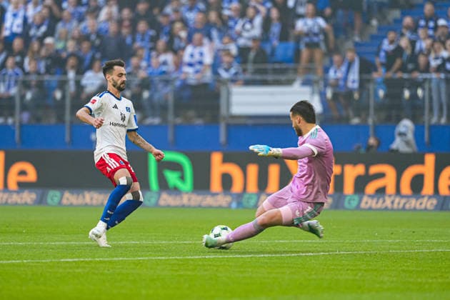 Fabio Vieira, Hamburger SV, 20; Diant Ramaj, FC Copenhagen, 01 GER; Hamburger SV vs. FC Copenhagen, soccer, friendly match, 2026–2027 season, October 4, 2026 GER, Hamburger SV vs. FC Copenhagen, soccer, friendly match, 2026–2027 season, October 4, 2026 Hamburg Copyright: xEibner-Pressefoto MarcelxvonxFehrnx EP_MFN