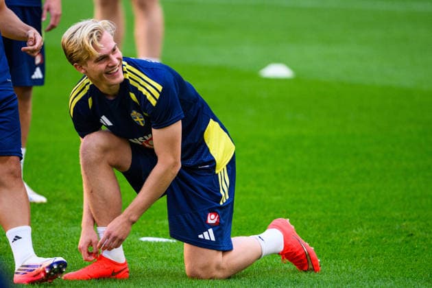 October 4, 2026: Lucas Bergvall of Sweden, a member of the Swedish men’s national soccer team, at a training session on October 4, 2026 in Bucharest. Photo by Ludvig Thunman, BILDBYRAN. Code: LT LT0826. soccer, football, fotball, Nations League, UEFA Nations League, practice, training, Sweden, Sverige, Sverige A, bbeng, soccer, football, fotball, Nations League, UEFA Nations League, practice, training, Sweden, Sverige, Sverige A, bbengige sweden sverige a bbeng Copyright: LUDVIGxTHUNMAN BB261004LT120