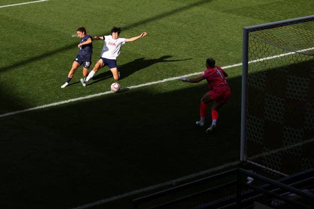 Tottenham Hotspur gegen London City Lionesses, 4. Oktober 2026, London Women’s Super League: Tottenham Hotspur gegen London City Lionesses – Danielle van de Donk von den London City Lionesses erzielt das vierte Tor. Foto: Jacques Feeney. Abseits. London, Großbritannien Copyright: xJacquesxFeeneyx xOffsidexOffside