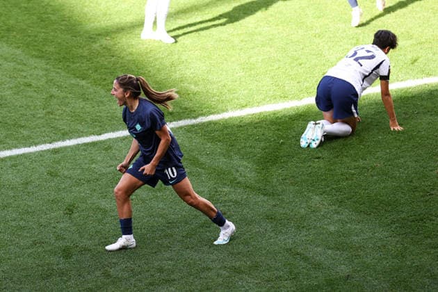 Tottenham Hotspur gegen London City Lionesses, 4. Oktober 2026, London Women’s Super League Tottenham Hotspur gegen London City Lionesses Danielle van de Donk von den London City Lionesses feiert das vierte Tor. Foto: Jacques Feeney Abseits, London, Großbritannien Copyright: xJacquesxFeeneyx xOffsidexOffside