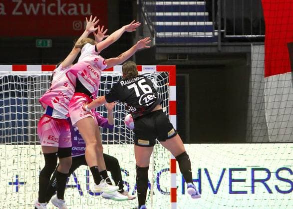 Nina Ramusovic, Zwickau, on offense; Women s Handball, DHB Cup 2026–27; BSV Sachsen Zwickau vs. HSG Bensheim Auerbach Flames on October 4, 2026; BSV Sachsen Zwickau Flames