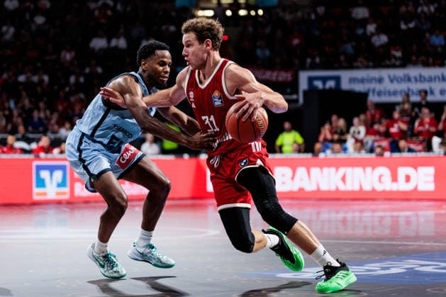 easyCredit Basketball Bundesliga FC Bayern Munich vs. EWE Baskets Oldenburg, October 4, 2026 Rokas Jokubaitis of FC Bayern Munich, No. 31, with the ball against Jeremy Roach of EWE Baskets Oldenburg, No. 5 easyCredit Basketball Bundesliga FC Bayern Munich vs. EWE Baskets Oldenburg, Munich, BMW Park on October 4, 2026 Copyright: xBEAUTIFULxSPORTS Wunderlx