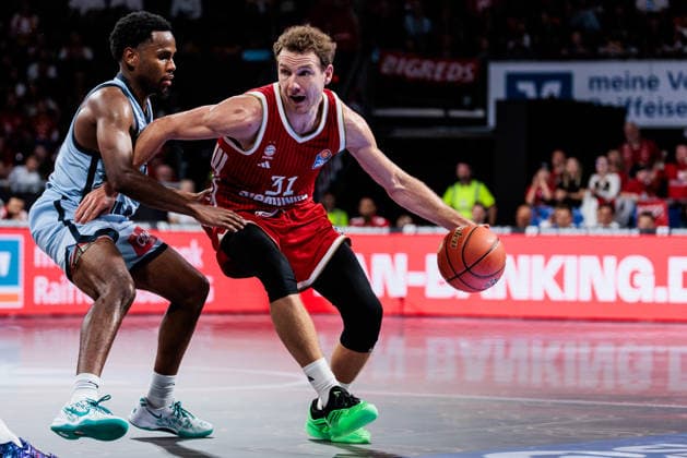easyCredit Basketball Bundesliga FC Bayern Munich vs. EWE Baskets Oldenburg, October 4, 2026 Rokas Jokubaitis of FC Bayern Munich, No. 31, with the ball against Jeremy Roach of EWE Baskets Oldenburg, No. 5 easyCredit Basketball Bundesliga FC Bayern Munich vs. EWE Baskets Oldenburg, Munich, BMW Park on October 4, 2026 Copyright: xBEAUTIFULxSPORTS Wunderlx