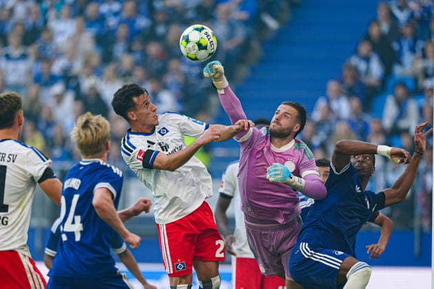 Nicolas Capaldo, Hamburger SV, 24; Diant Ramaj, FC Copenhagen, 01 GER; Hamburger SV vs. FC Copenhagen, soccer, friendly match, 2026–2027 season, October 4, 2026 GER, Hamburger SV vs. FC Copenhagen, soccer, friendly match, 2026–2027 season, October 4, 2026 Hamburg Copyright: xEibner-Pressefoto MarcelxvonxFehrnx EP_MFN