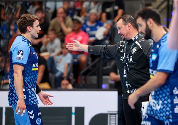 October 4, 2026, Germany, Stuttgart, Opel HBL, 2026–2027 Bundesliga, TVB Stuttgart vs. TBV Lemgo Lippe, from left: Max Häfner (TVB), TVB Coach Misha Kaufmann