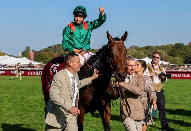 October 4, 2026, Paris, USA: Daryz (1) ridden by Mickael Barzalona wins the Qatar Prix de lâ€⠢arc de Triomphe (Group 1) at Longchamp Racecourse in Paris, France on October 4, 2026. Eclipse Sportswire CSM Paris USA - ZUMAcs17 20261004_faf_cs17_075 Copyright: xSandraxScherningx