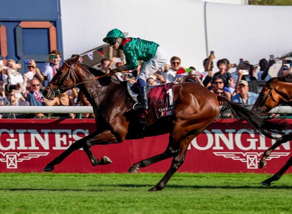 October 4, 2026, Paris, USA: Daryz (1) ridden by Mickael Barzalona wins the Qatar Prix de lâ€⠢arc de Triomphe (Group 1) at Longchamp Racecourse in Paris, France on October 4, 2026. Eclipse Sportswire CSM Paris USA - ZUMAcs17 20261004_faf_cs17_073 Copyright: xSandraxScherningx
