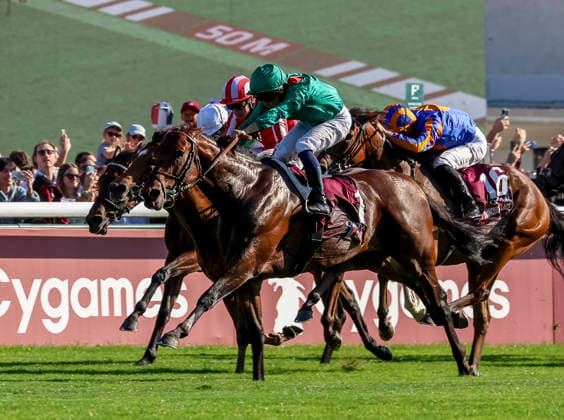 October 4, 2026, Paris, USA: Daryz (1) ridden by Mickael Barzalona wins the Qatar Prix de lâ€⠢arc de Triomphe (Group 1) at Longchamp Racecourse in Paris, France on October 4, 2026. Eclipse Sportswire CSM Paris USA - ZUMAcs17 20261004_faf_cs17_078 Copyright: xSandraxScherningx