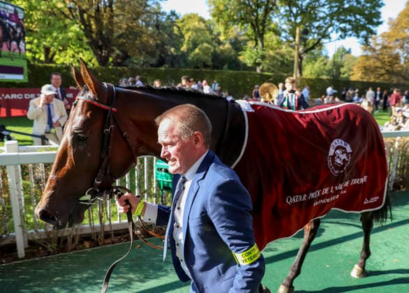 October 4, 2026, Paris, USA: Daryz (1) ridden by Mickael Barzalona wins the Qatar Prix de lâ€⠢arc de Triomphe (Group 1) at Longchamp Racecourse in Paris, France on October 4, 2026. Eclipse Sportswire CSM Paris USA - ZUMAcs17 20261004_faf_cs17_084 Copyright: xSandraxScherningx