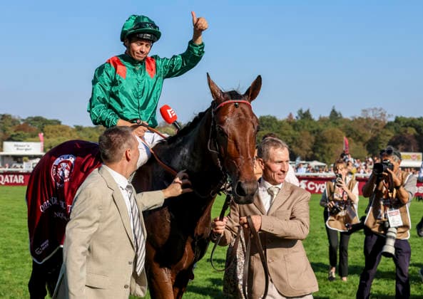 October 4, 2026, Paris, USA: Daryz (1) ridden by Mickael Barzalona wins the Qatar Prix de lâ€⠢arc de Triomphe (Group 1) at Longchamp Racecourse in Paris, France on October 4, 2026. Eclipse Sportswire CSM Paris USA - ZUMAcs17 20261004_faf_cs17_087 Copyright: xSandraxScherningx