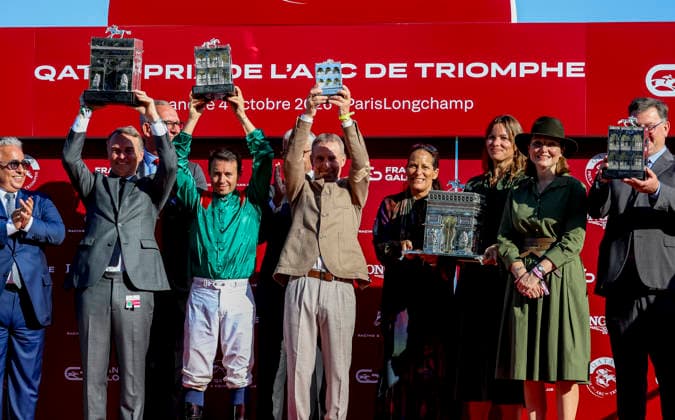 October 4, 2026, Paris, USA: Daryz (1) ridden by Mickael Barzalona wins the Qatar Prix de lÃ¢â‚¬â ¢arc de Triomphe (Group 1) at Longchamp Racecourse in Paris, France on October 4, 2026. Eclipse Sportswire CSM HORSE RACING 2026: Qatar Prix De LÃ¢â‚¬â ¢Arc De Triomphe Day Longchamp OCT 04  - ZUMAcs17 20261004_faf_cs17_096 Copyright: xSandraxScherningx