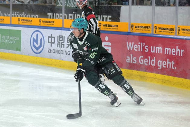 Dominik Klein, Bietigheim Steelers, 15 on the puck; Bietigheim Steelers vs. EC Kassel Huskies, ice hockey, DEL 2, 6th regular-season game, 2026–2027 season, October 4, 2026, Bietigheim Steelers vs. EC Kassel Huskies, Ice Hockey, DEL 2, 6th Regular Season Game, 2026–2027 Season, October 4, 2026, Bietigheim Copyright: xEibner-Pressefotox EP_TBR