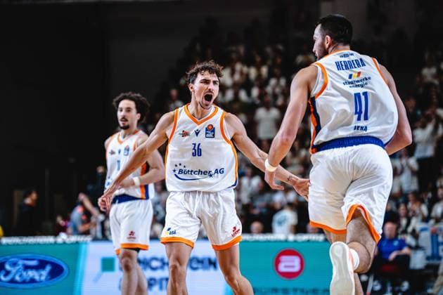 easycredit BBL Basketball Bundesliga 2026–2027, Matchday 4: Science City Jena vs. NINERS Chemnitz on October 4, 2026. Celebrating (from left): Kristofer Kraus and Alexander Herrera, both at the Jena Sparkassen Arena