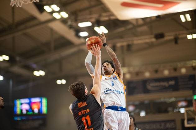 BASKETBALL EASYCREDIT BBL MATCHDAY 4 SCIENCE CITY JENA NINERS CHEMNITZ ** FOR EDITORIAL PURPOSES ONLY ** EDITORIAL USE ONLY ** p October 4, 2026 Jena Basketball easyCredit BBL 1 Basketball Bundesliga 2026–2027 Season, Matchday 4, Sparkassen Arena, Science City Jena, NINERS Chemnitz; pictured: Terrence Edwards Jr. 5, Science City Jena in a duel with Elias Rödl 11, NINERS Chemnitz Germany Thuringia Jena Copyright SaschaxFromm Copyright: SaschaxFromm doc87vvwb5d7ls5x7ve22yg ,EDITORIAL USE ONLY Copyright: SaschaxFromm