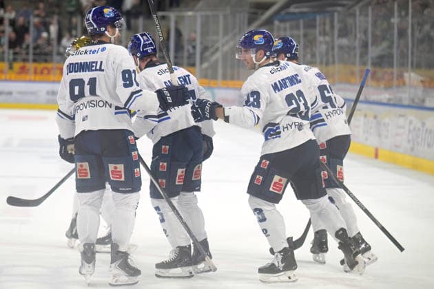 Celebrating after the goal that made it 0–1: Jimmy Martinovic (EC Kassel Huskies), 23, and his teammates on the ice. Bietigheim Steelers vs. EC Kassel Huskies, ice hockey, DEL 2, Game 6 of the regular season, 2026–2027 season, October 4, 2026: Bietigheim Steelers vs. EC Kassel Huskies, ice hockey, DEL 2, Game 6 of the regular season, 2026–2027 season, October 4, 2026, Bietigheim Copyright: xEibner-Pressefotox EP_TBR