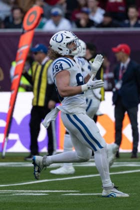 84 Tyler Warren (TE) Indianapolis Colts run on the field Indianapolis Colts vs Washington Commanders, American Football, NFL, American Football Herren, USA Week 4, 2026, 04.10.2026 Tottenham Tottenham Hotspur Stadium Vereinigtes Königreich Copyright: xPFA ThomasxMummertx
