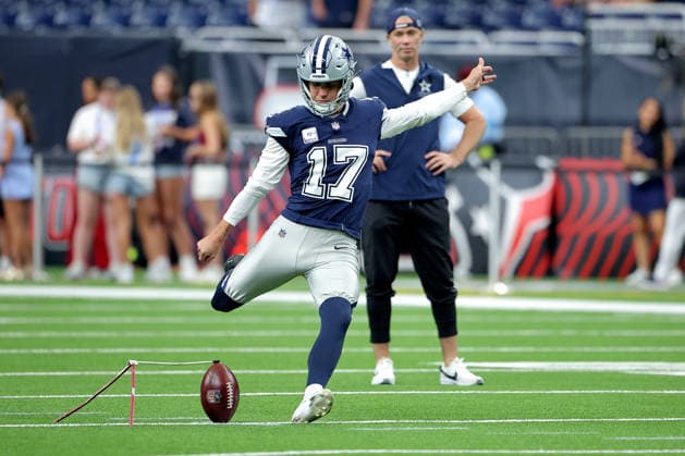 October 4, 2026, Houston, Texas, U.S: Dallas Cowboys place kicker Brandon Aubrey (17) warms up prior to the NFL, American Football Herren, USA regular season game between the Houston Texans and the Dallas Cowboys at Reliant Stadium in Houston, TX on October 4, 2026. Houston U.S - ZUMAw137 20261004_aap_w137_008 Copyright: xErikxWilliamsx