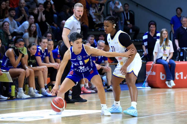 October 4, 2026, Germany, GER, DEU, Basketball, DBBL, 1st Bundesliga, Day 1, 2026–2027 Season, Berlin, ALBA Berlin vs. Marburg Oceane Monpierre ALBA Berlin 31, Ana Raimundo BC Marburg 6 nordphoto GmbH Engler Berlin Soemmeringhalle Berlin Germany Copyright: xNordphotox xEnglerx