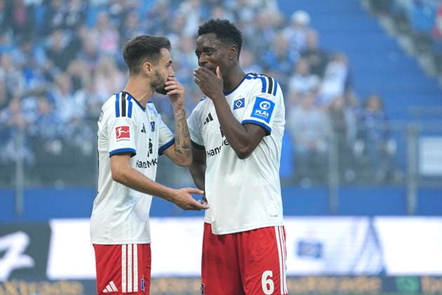 Photo by Fabio Daniel VIEIRA: HSV s Albert Sambi LOKONGA, right, discusses the game. Bundesliga, friendly match on Sunday, October 4, 2026: Hamburger SV vs. FC Copenhagen