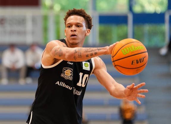 Isaiah Sanders, ETB Miners Essen, 10 on the ball (GER), ETB Miners Essen vs. RheinStars Cologne, Barmer 2 Basketball Bundesliga, ProA, Matchday 3, 2026–27 Season, Sporthalle am Hallo, Essen, October 4, 2026 ETB Miners Essen vs. RheinStars Cologne, ProA, Matchday 3, 2026–27 Season, October 4, 2026 Essen Copyright: xEibner-Pressefoto ScottxColemanx EP_SCN