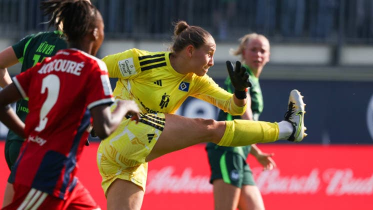 VfL vs. HSV, Women s Bundesliga, Wolfsburg, October 4, 2026, Soccer, Women, Google Pixel Bundesliga, 2026–2027 Season, VfL Wolfsburg vs. Hamburger SV, Goalkeeper Inga Szemik, HSV, AOK Stadium, Lower Saxony, Germany