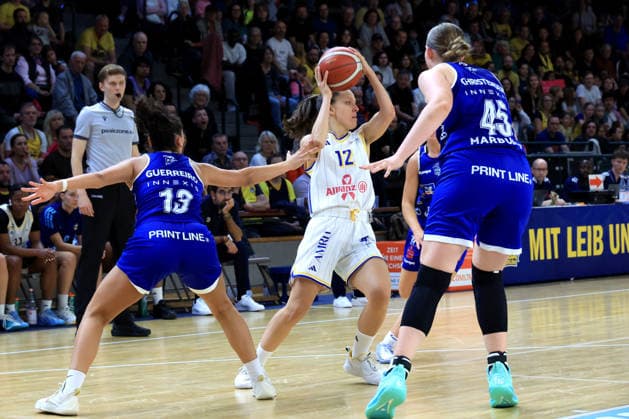 October 4, 2026, Germany, GER, DEU, Basketball, DBBL, 1st Bundesliga, Day 1, 2026–2027 Season, Berlin, ALBA Berlin vs. Marburg, Lena Gohlisch (ALBA Berlin) 12, Sara Guerreiro (BC Marburg) 13, Allyson Christensen (BC Marburg) 45, nordphoto GmbH, Engler Berlin, Soemmeringhalle, Berlin, Germany Copyright: xNordphotox xEnglerx