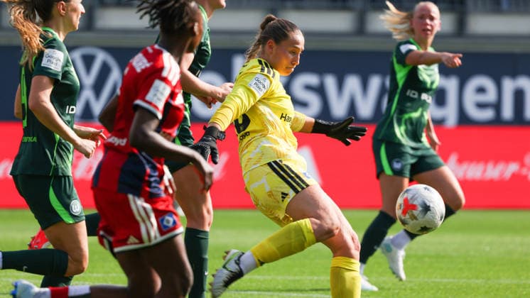 VfL vs. HSV, Women s Bundesliga, Wolfsburg, October 4, 2026, Soccer, Women, Google Pixel Bundesliga, 2026–2027 Season, VfL Wolfsburg vs. Hamburger SV, Goalkeeper Inga Szemik, HSV, AOK Stadium, Lower Saxony, Germany