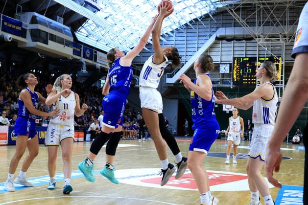 October 4, 2026, Germany, GER, DEU, Basketball, DBBL, 1st Bundesliga, Day 1, 2026–2027 Season, Berlin, ALBA Berlin vs. Marburg; Lauren Ware (ALBA Berlin) 32, Allyson Christensen (BC Marburg) 45; nordphoto GmbH, Engler, Berlin, Soemmeringhalle, Berlin, Germany Copyright: xNordphotox xEnglerx