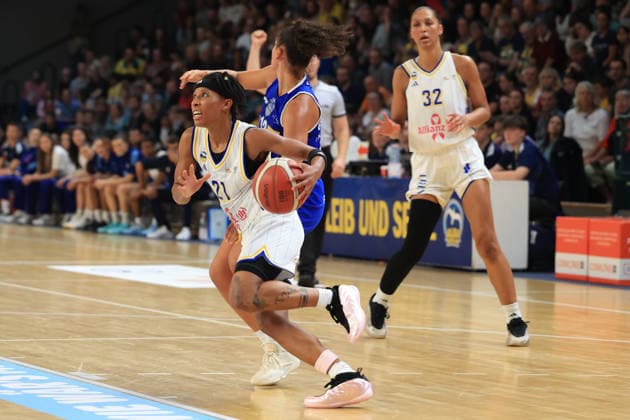 October 4, 2026, Basketball, Alba Berlin Women vs. BC Marburg, Women s Basketball Bundesliga (DBBL), Matchday 1, Sömmeringhalle, Berlin; Deeshyra Thomas, Alba Berlin Women, No. 21 with the ball, Berlin, Germany