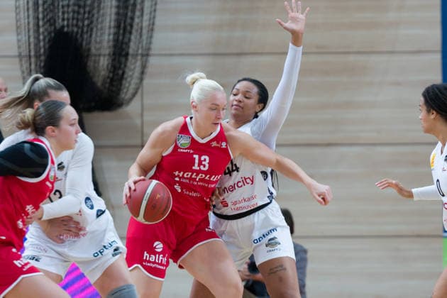 Marta Miscenko (Lions), 13, Alyssa Brown (Luchse), 44, Halfit Lions vs. TK Hannover Luchse, Women s Basketball, 1st Bundesliga, DBBL, Matchday 1 of the 2026–27 season, April 10, 2026, SWH Arena, Saxony-Anhalt, Germany