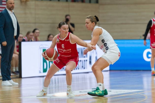 Nicole Brochlitz (Lions), 6, Lovisa Hjern (Luchse), 3, Halfit Lions vs. TK Hannover Luchse, Women s Basketball, 1st Bundesliga, DBBL, Matchday 1 of the 2026–27 season, April 10, 2026, SWH Arena, Saxony-Anhalt, Germany