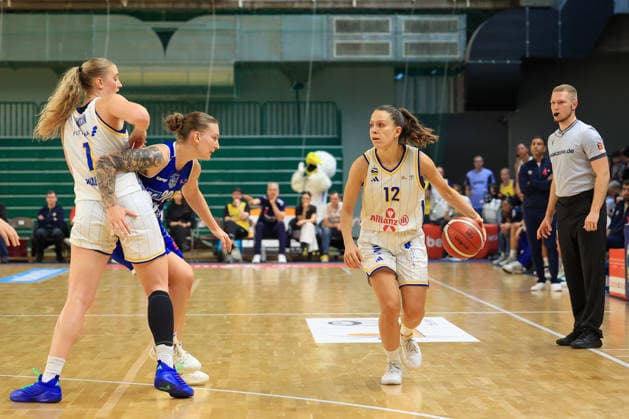 October 4, 2026, Basketball, Alba Berlin Women vs. BC Marburg, Women s Basketball Bundesliga (DBBL), Matchday 1, Sömmeringhalle, Berlin; Lena Gohlisch, Alba Berlin Women, No. 12 dribbling the ball, Berlin, Germany