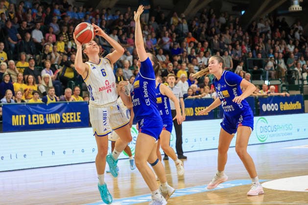 October 4, 2026, Basketball, Alba Berlin Women vs. BC Marburg, Women s Basketball Bundesliga (DBBL), Matchday 1, Sömmeringhalle, Berlin. Tessa Stammberger of Alba Berlin Women, No. 06, prepares to jump. Berlin, Germany