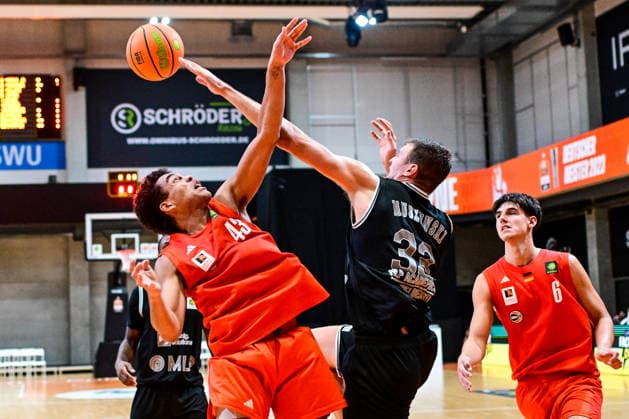 October 4, 2026, GER, Basketball, Men s, 2nd Division ProA, 2026–2027 Season, Matchday 3, OrangeAcademy vs. MHP Academics Heidelberg: Lucas Fischer (OrangeAcademy), 43, and Nicholas Ryan Muszynski (Heidelberg), 33, with a successful defensive play at Neu Ulm Orange Campus, Bavaria, Germany Copyright: xNordphotox xHafnerx