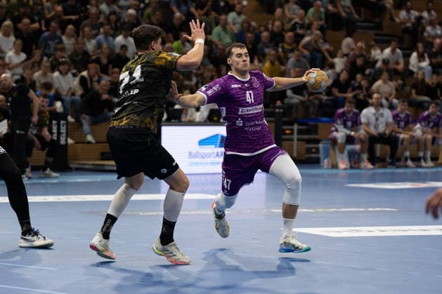 Pictured: Danil Dyatlov, 47, of Hüttenberg, throws the ball on October 4, 2026; HC Elbflorenz 2006 vs. TV 05 07 Hüttenberg, Handball Bundesliga 2, Matchday 6, Germany, Dresden, BallsportArena Dresden Copyright: HMBxMedia xEtiennexSchlick