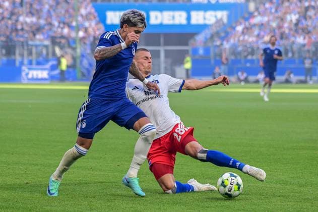 Miro Muheim (HSV) makes a sliding tackle on Maher Carrizo (Copenhagen) Germany, Hamburg, Volksparkstadion, soccer, Bundesliga 1, friendly, Hamburger SV vs. FC Copenhagen
