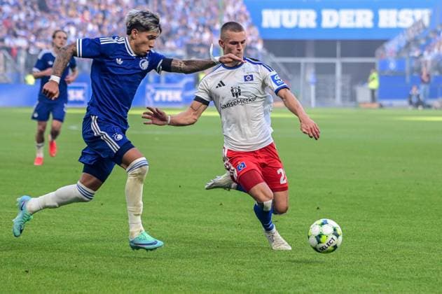 Miro Muheim (HSV) makes a sliding tackle on Maher Carrizo (Copenhagen) Germany, Hamburg, Volksparkstadion, soccer, Bundesliga 1, friendly, Hamburger SV vs. FC Copenhagen
