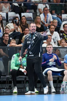 Misha Kaufmann, TVB Stuttgart coach, gives instructions. GER, TVB Stuttgart vs. TBV Lemgo Lippe, handball, Opel Handball Bundesliga, Matchday 6, 2026–2027 season, October 4, 2026 GER, TVB Stuttgart vs. TBV Lemgo Lippe, Handball, Opel Handball Bundesliga, Matchday 6, 2026–2027 season, October 4, 2026 Stuttgart Copyright: xEibner-Pressefoto SoerenxHerwegx EP_SHG