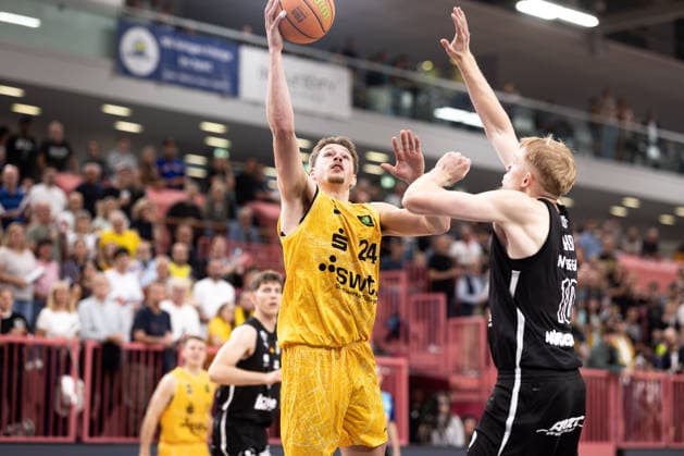 Tigers Tübingen vs. Nuremberg Falcons, Men s, 2nd Bundesliga, Barmer 2 Basketball Bundesliga, Pro A, Matchday 3, 2026–2027 Season, October 4, 2026: Creighton Morisch (Tübingen Tigers) 24 vs. Ty Allred (Nuremberg Falcons) 10