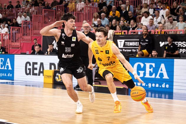 Tigers Tübingen vs. Nuremberg Falcons, Men s, 2nd Bundesliga, Barmer 2 Basketball Bundesliga, Pro A, Matchday 3, 2026–2027 Season, October 4, 2026: Lars Kamp (Tübingen Tigers), 7, vs. Nate Heise (Nuremberg Falcons), 33