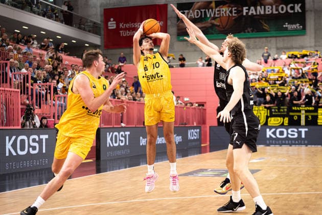 Tigers Tübingen vs. Nuremberg Falcons, Men s, 2nd Bundesliga, Barmer 2 Basketball Bundesliga, Pro A, Matchday 3, 2026–2027 Season, April 10, 2026, Nico Santana Mojica (Tigers Tübingen), 10 on a jump shot