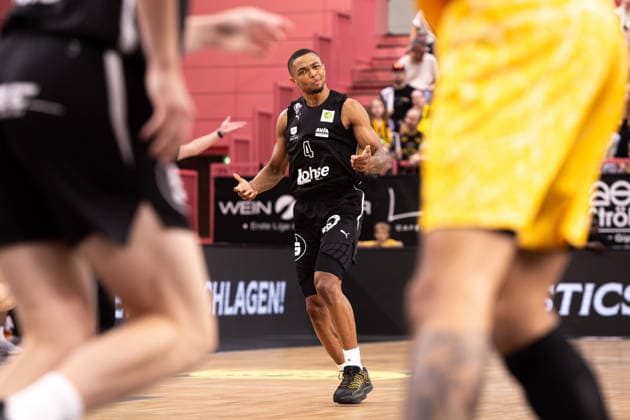 Tigers Tübingen vs. Nuremberg Falcons, Men s, 2nd Bundesliga, Barmer 2 Basketball Bundesliga, Pro A, Matchday 3, 2026–2027 Season, April 10, 2026, Xavier Bell (Nuremberg Falcons), April 10 after a successful basket
