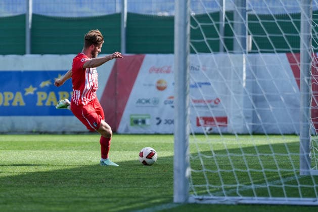 Lucas Höler Lucas Hoeler SC Freiburg, 09 scores a goal, Germany, soccer, friendly match, SC Freiburg vs. FC Luzern, October 3, 2026, Europa-Park Stadium, training field, Freiburg, Freiburg, Europa-Park Stadium, training field, Baden-Württemberg, Germany Copyright: xArnexAmbergx
