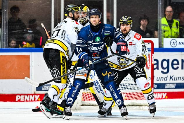 Cole Maier, Iserlohn Roosters, 14; Davis Vandane, Krefeld Pinguine, 55; Zach Dybowski, Krefeld Pinguine, 44; Juha Jatkola, Krefeld Pinguine, 32, GER, Iserlohn Roosters vs. Krefeld Pinguine, Ice Hockey, Penny DEL, Matchday 6, 2026–2027 Season, October 4, 2026, GER, Iserlohn Roosters vs. Krefeld Pinguine, Ice Hockey, Penny DEL, Matchday 6, 2026–2027 Season, October 4, 2026, Iserlohn Copyright: xJonasxBrockmann Eibner-Pressefotox EP_JBN