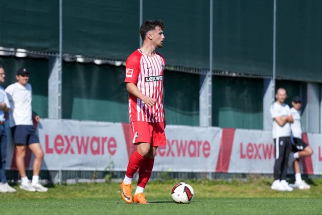 Leon Catak, SC Freiburg, 53 with the ball, Germany, soccer, friendly match, SC Freiburg vs. FC Luzern, October 3, 2026, Europa-Park Stadium, training field, Freiburg, Europa-Park Stadium, training field, Baden-Württemberg, Germany Copyright: xArnexAmbergx