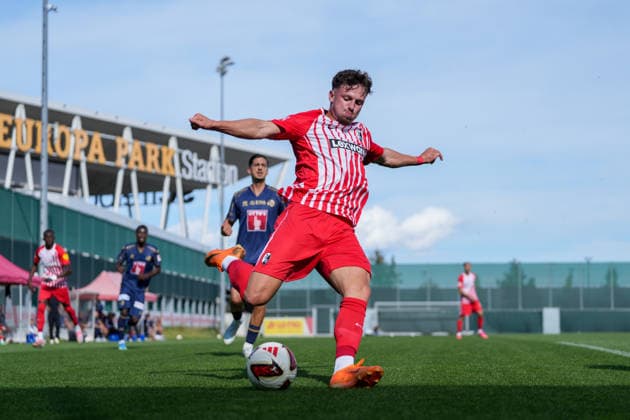 Leon Catak, SC Freiburg, 53 with the ball, Germany, soccer, friendly match, SC Freiburg vs. FC Luzern, October 3, 2026, Europa-Park Stadium, training field, Freiburg, Freiburg, Europa-Park Stadium, training field, Baden-Württemberg, Germany Copyright: xArnexAmbergx