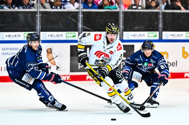Mac Hollowell, Iserlohn Roosters, 81; Cole Maier, Iserlohn Roosters, 14; Marcel Mueller, Krefeld Pinguine, 9; GER; Iserlohn Roosters vs. Krefeld Pinguine, Ice Hockey, Penny DEL, Matchday 6, 2026–2027 Season, October 4, 2026, GER, Iserlohn Roosters vs. Krefeld Pinguine, Ice Hockey, Penny DEL, Matchday 6, 2026–2027 Season, October 4, 2026, Iserlohn Copyright: xJonasxBrockmann Eibner-Pressefotox EP_JBN