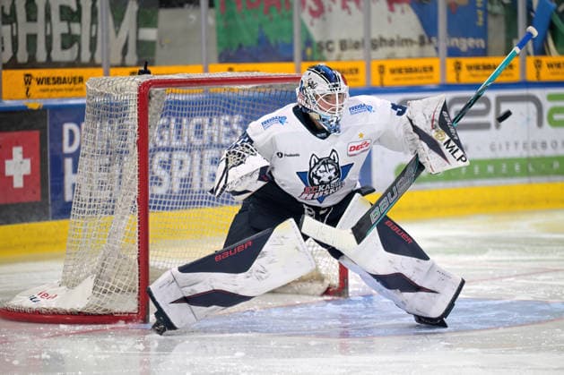 Philipp Maurer, EC Kassel Huskies, 33, goalkeeper, controlling the puck with his stick hand; Bietigheim Steelers vs. EC Kassel Huskies, ice hockey, DEL 2, Game 6 of the regular season, 2026–2027 season, October 4, 2026, Bietigheim Steelers vs. EC Kassel Huskies, ice hockey, DEL 2, 6th regular-season game, 2026–2027 season, October 4, 2026, Bietigheim Copyright: xEibner-Pressefotox EP_TBR